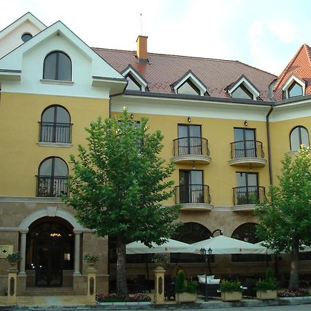 Hotel Chinar Hisarya Buitenkant foto