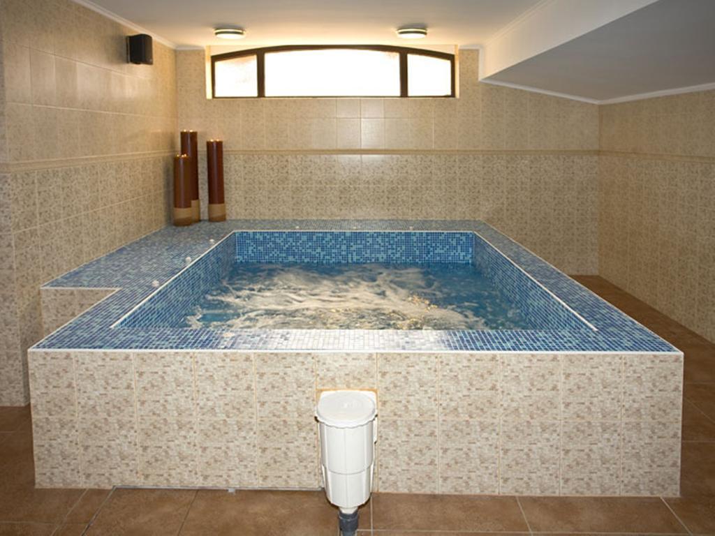 Hotel Chinar Hisarya Buitenkant foto