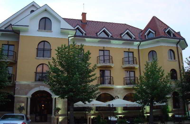 Hotel Chinar Hisarya Buitenkant foto