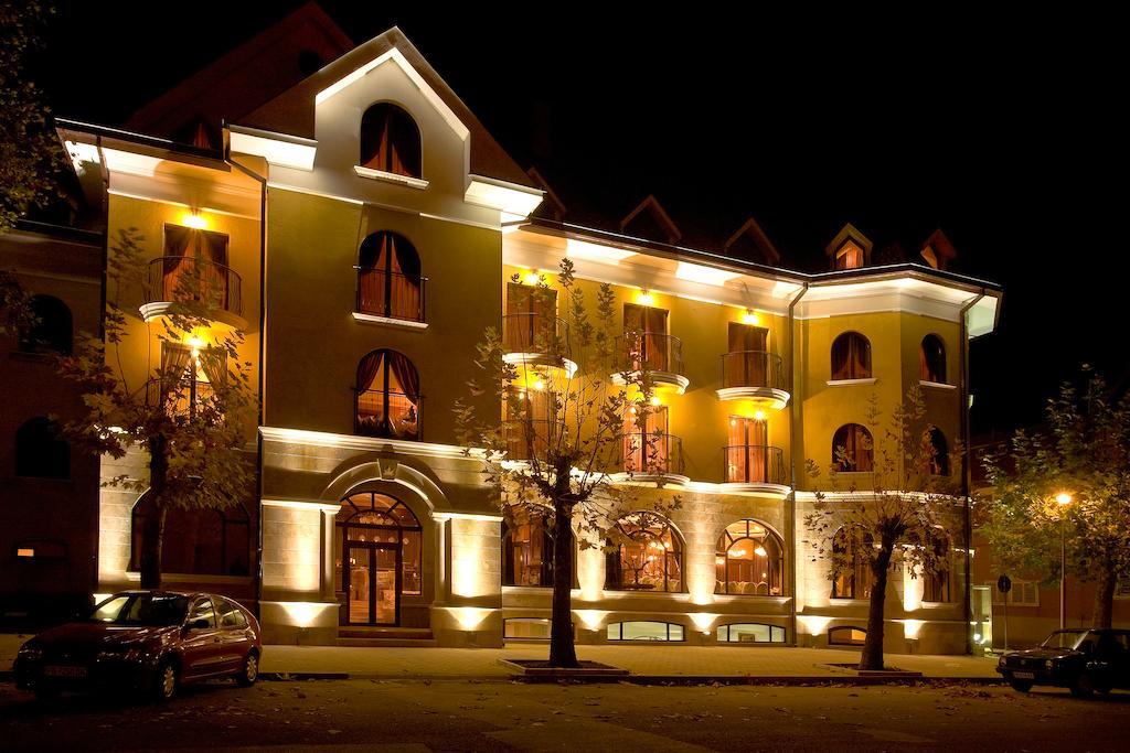 Hotel Chinar Hisarya Buitenkant foto