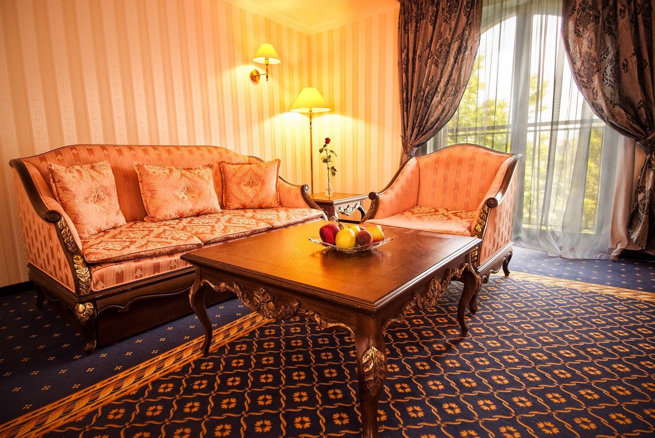 Hotel Chinar Hisarya Buitenkant foto