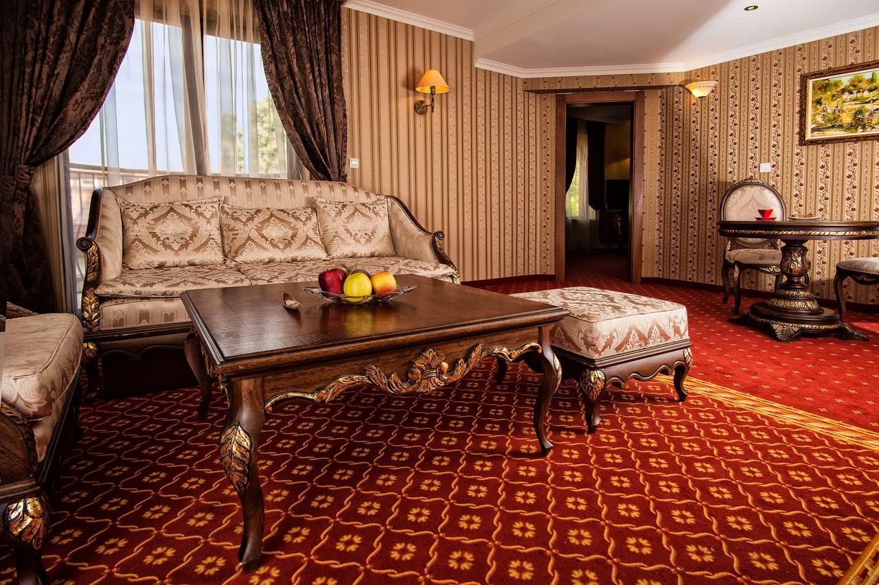 Hotel Chinar Hisarya Buitenkant foto