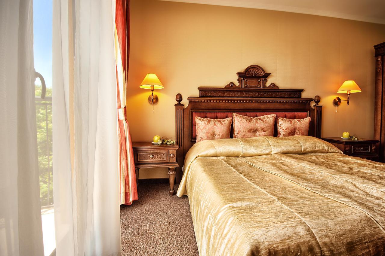 Hotel Chinar Hisarya Buitenkant foto
