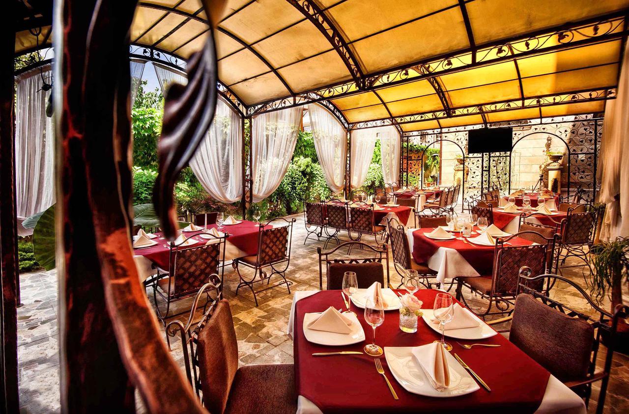 Hotel Chinar Hisarya Buitenkant foto