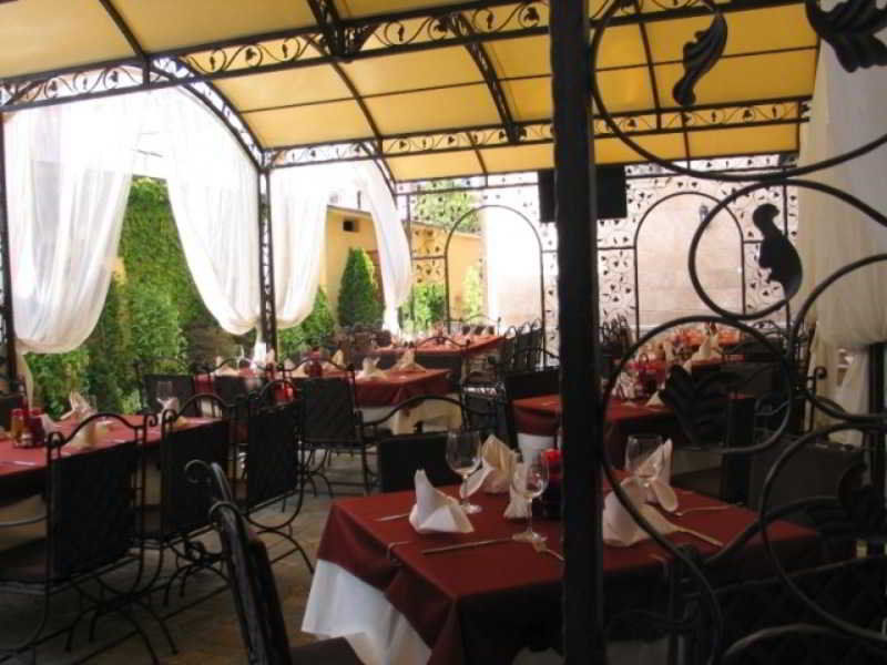 Hotel Chinar Hisarya Buitenkant foto
